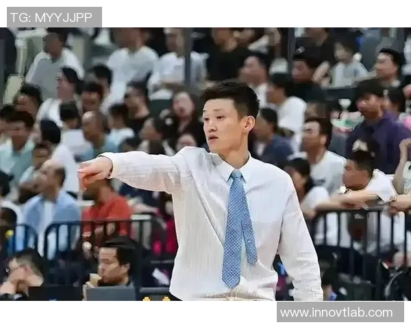 周鹏：从篮球场上的传奇到生活中的奋斗者，见证成长与坚持的故事