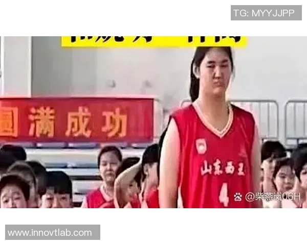 篮球明星的老妈如何在背后默默支持儿子的辉煌篮球生涯与成长故事 篮球明星的老妈如何在背后默默支持儿子的辉煌篮球生涯与成长故事